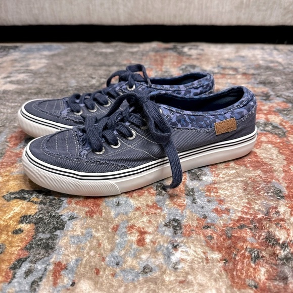 Blowfish Pascal Animal Print Canvas Rubber Sole Lace Up Pascal Sneakers - Picture 1 of 9